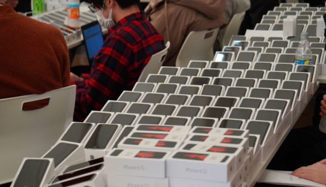 Japan distributes iPhones to passengers confirmed with Coronavirus case