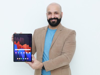 Sandeep Poswal presenting the first ever Galaxy Tab S8 Ultra in the Tab S series