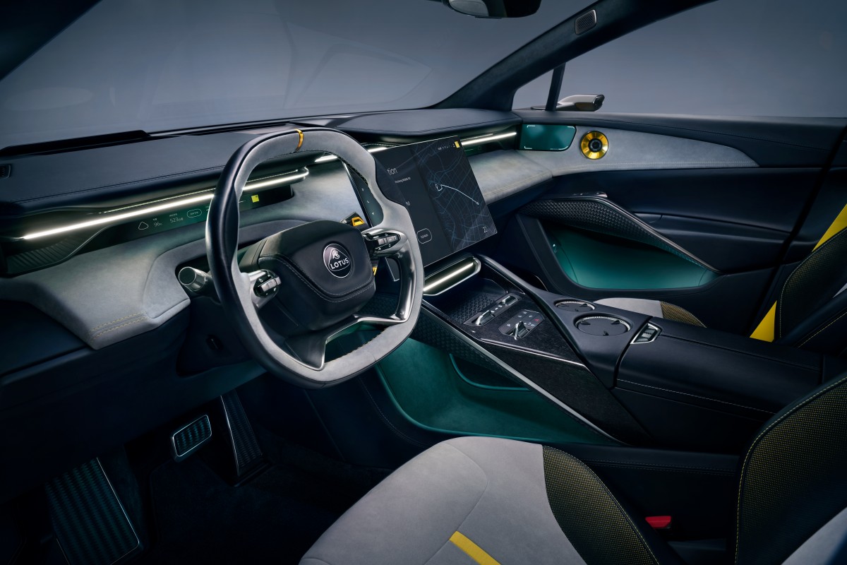 Lotus unveils the Eletre SUV with 600 km of range and a minimum of 600 hp